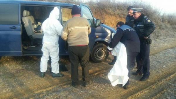 Descoperire ÎNFIORĂTOARE pe un câmp, lângă Târgovişte! Doi bărbaţi au fost găsiţi ÎMPUŞCAŢI! Alertă maximă, poliţiştii au împânzit zona