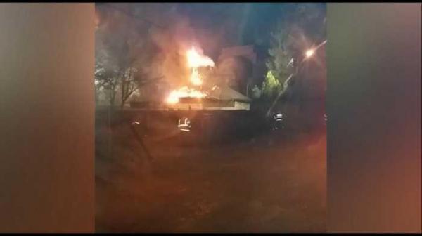Video dramatic: o biserică a fost devastată de un violent incendiu, în Prahova