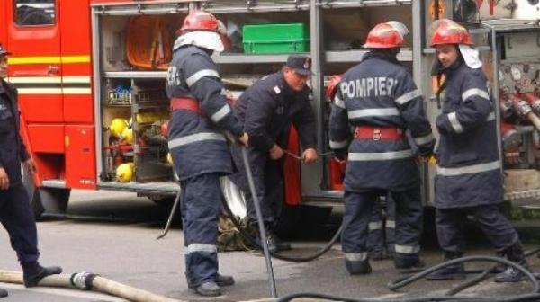 INCENDIU puternic într-o biserică din Satu Mare! Altarul a fost mistuit de flăcări