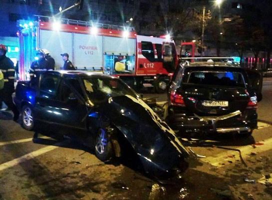 Accident LIVE surprins de camerele dintr-o intersecţie din Iaşi! O tânără se zbate între viaţă şi moarte pentru că nu avea centura de siguranţă - VIDEO ŞOCANT