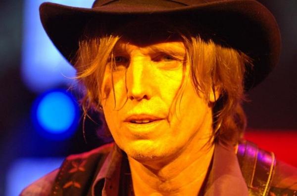 Omagiu pentru Tom Perry. Mesaje emoţionante de la artişti ai momentului: 'Simt că astăzi muzica a murit cu adevărat'