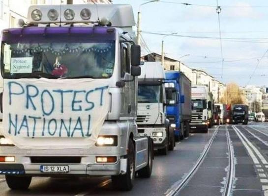 Transportatorii anunţă PROTESTE ÎN TOATĂ ŢARA din cauza accizei la carburanţi!