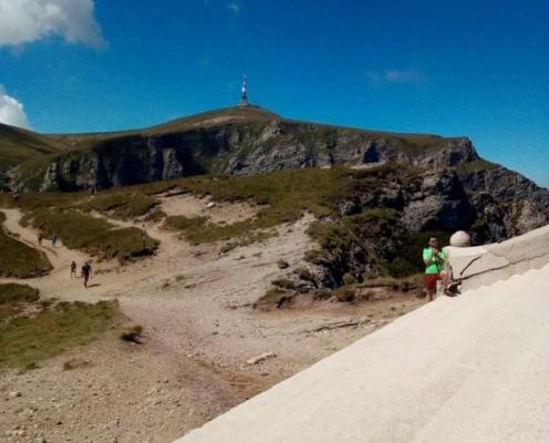 NEWS ALERT! UN AUTOCAR cu 52 de persoane la bord, între care 40 de ELEVI din București, a rămas BLOCAT pe Platoul Bucegi (VIDEO)