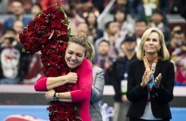 VICTORIE SUPERBĂ! Simona Halep a trecut şi de Ostapenko. Românca este numărul 1 mondial şi în finală la China Open: "Mulţumesc, China! E uimitor" (VIDEO)