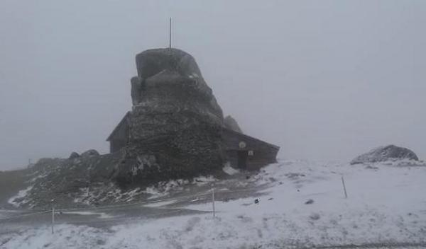 Salvamontiştii l-au găsit mort, acoperit cu zăpadă, pe turistul rănit în Bucegi. Persoanele care au sunat la 112 l-au abandonat pe munte