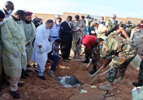 Descoperire MACABRĂ. 400 de cadavre au fost găsite în mai multe gropi comune!