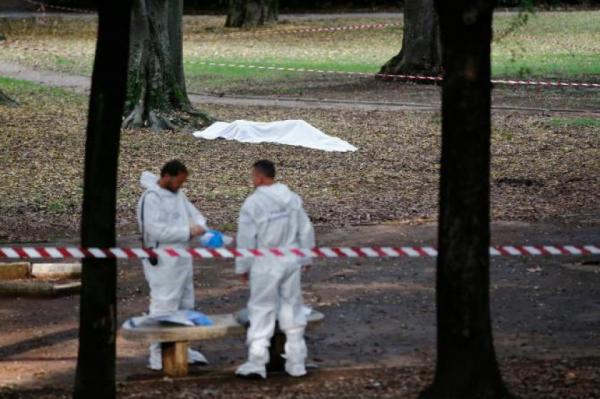 Două crime odioase în 12 ore! Una dintre victime, un cunoscut transsexual român. Asasinul i-a înfipt cuţitul în inimă, crezând că e femeie!