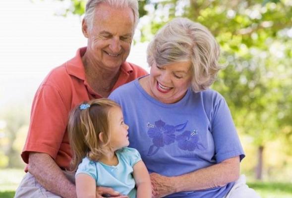 De ce E PERICULOS să îţi laşi copilul să petreacă timp cu bunicii lui! Concluzie şocantă a unui studiu publicat în Marea Britanie