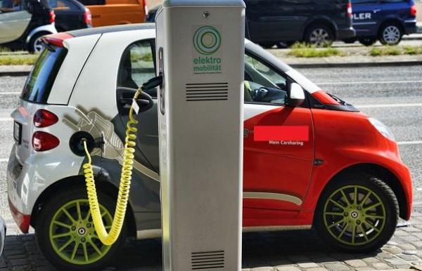 Timişoara are prima staţie de încărcare pentru maşini electrice într-un aeroport din România