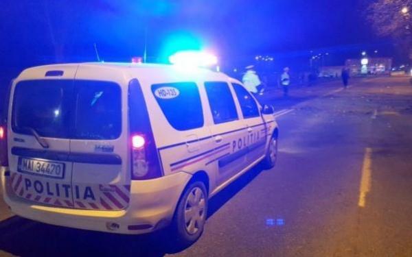 Un bărbat din Botoşani a oprit o maşină în trafic, a furat-o şi a folosit-o să-şi omoare rivalul. Apoi, cu poliţia pe urmele lui, a mai făcut un accident