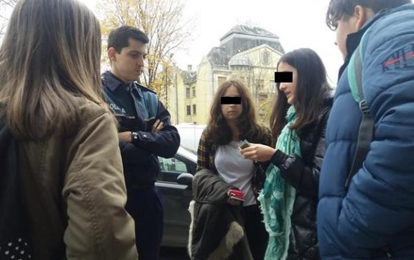 Șapte elevi din Timișoara au făcut un lucru extraordinar, dar reacția trecătorilor a fost de neînțeles și profund nedreaptă: "precis i-au prins cu droguri"
