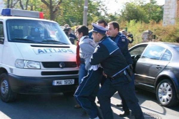 Noi reguli pentru poliţişti! Ce păţeşti dacă te mai mişti după ce agentul a strigat "Stai, poliţia. Nu te apropia!"