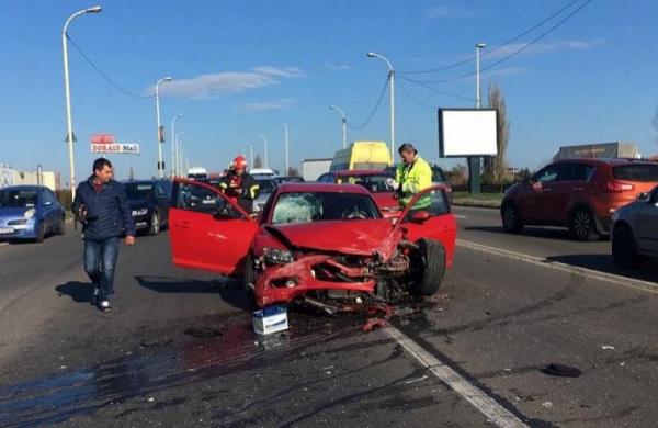 Caz teribil în Constanța! Un bărbat care a fost la un pas să UCIDĂ cinci oameni a fugit cu un taxi de la locul accidentului. O femeie a fost lovită pe trecerea de pietoni