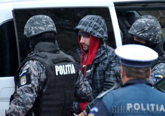 Noi detalii în cazul crimei din Oradea. Sorin Rogia, care i-a zdrobit capul prietenului său cu 20 de lovituri de ciocan, a fost dus la expertiza psihiatrică. Ce spun medicii