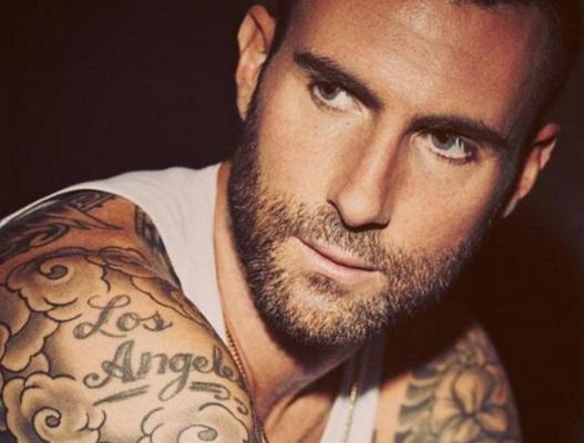 Viral! O imagine nud cu solistul trupei Maroon 5 face înconjurul Internetului. Fotografia, postată chiar de soția cântărețului