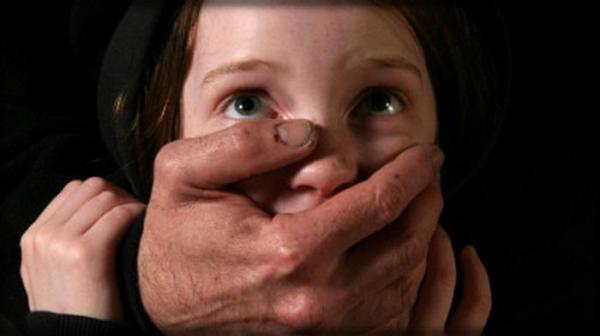 Caz şocant de pedofilie în Ungaria! Un profesor a încercat să fugă din ţară cu un elev de 11 ani
