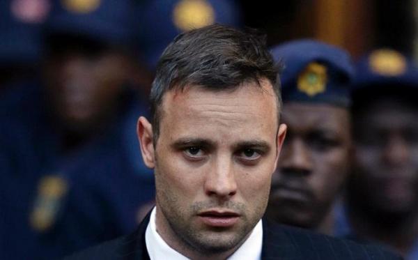 Oscar Pistorius, atletul care şi-a ucis iubita în urmă cu patru ani, condamnat la 13 ani şi 5 luni de închisoare