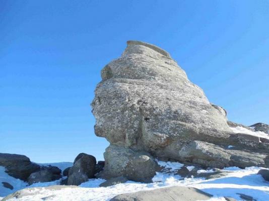 Au vrut să asiste la un fenomen straniu și au tras o mare sperietură. Peste 100 de turişti au rămas blocaţi în zona Sfinxului (Foto)