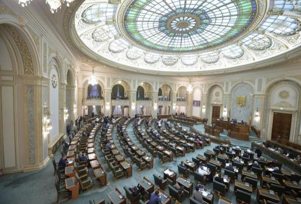 Şedinţa Senatului, suspendată după ce parlamentarii au părăsit sala în semn de protest faţă de declaraţia Dragnea-Tăriceanu