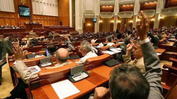 Plenul se reuneşte marţi pentru numirea lui Sorin Grindeanu la ANCOM şi prelungirea activităţii comisiei de anchetă privind prezidenţialele