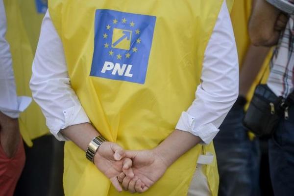 PNL ameninţă cu moţiune de cenzură şi proteste, după măsurile fiscale adoptate de Guvern
