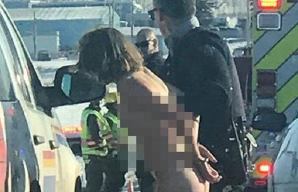 Caz BIZAR! O mamă și copilul ei nou-născut au fost răpiți de cinci persoane, care au fost găsite COMPLET DEZBRĂCATE în mașina cu care au făcut accident (FOTO, VIDEO)