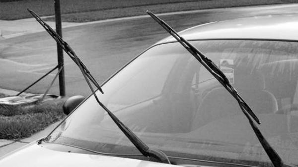 Surpriza urât mirositoare pentru un clujean care a parcat neregulamentar. Bărbatul a înlemnit cand şi-a vazut maşina