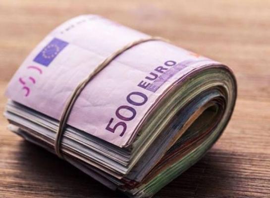 Lovitură DURĂ pentru românii plecaţi la muncă în străinătate! Noul Cod Fiscal prevede o TAXĂ LUNARĂ pentru toată lumea!