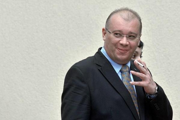 Reacție halucinantă a ambasadorului României la Londra în cazul pasagerilor blocați de zeci de ore pe aeroport: "Şi eu ce treabă am cu chestia asta? Nu voi da nicio asistenţă"