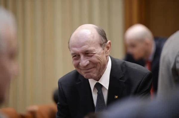 Băsescu despre liderii opoziției prezenți la proteste: ” Participă pe post de circari”