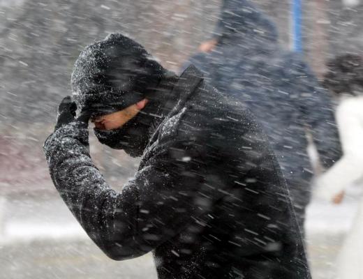 ANM a emis cod portocaliu de vremea rea în România. Fenomene severe în mai multe judeţe, în următoarele ore. Vezi harta zonelor afectate