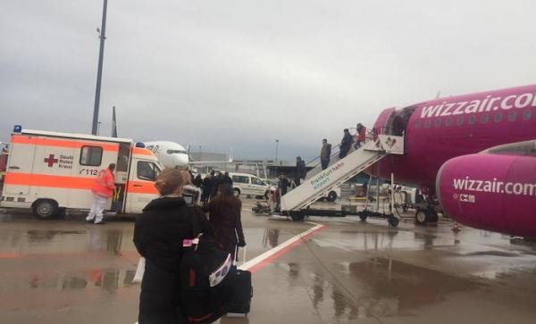 Un avion, cursă Cluj-Paris, a aterizat de urgenţă la Frankfurt, după ce un pasager s-a simţit rău