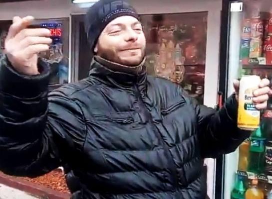 Un tânăr din Iaşi a furat o maşină şi a condus aproape de comă alcoolică pe şosele: 'Cu sticla schimbam vitezele' (Video)