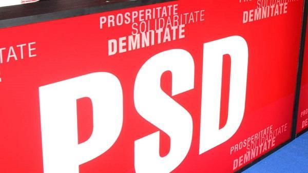 Sediul PSD Sibiu, pichetat de mai mulţi protestatari. Social-democraţii se plâng că autorităţile nu iau măsuri