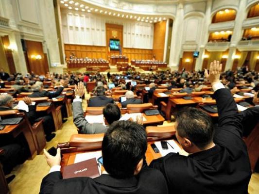 Procedură de urgenţă accelerată pentru dezbaterea legilor Justiţiei în Senat