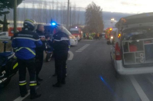 Cel puţin patru morţi, doi dintre ei copii, în Franţa, după ce un tren a intrat în plin într-un autobuz şcolar