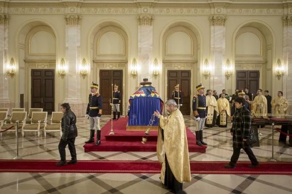 Înmormântarea Regelui Mihai. Sute de preoți vor participa la slujba de la Curtea de Argeș. De ce se va cânta "Hristos a înviat" la ieșirea din mănăstirea veche (Video)