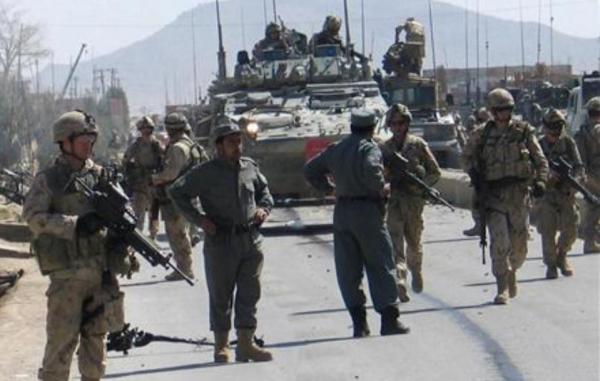 Atac cu bombă asupra unui convoi NATO la Kandahar. Cel puţin o victimă a murit, patru persoane sunt rănite