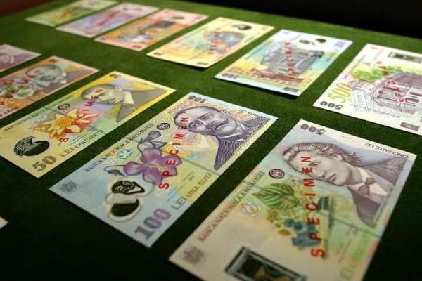 Noile bancnote şi monede cu noua stema a României, lansate de BNR pe 1 ianuarie 2018