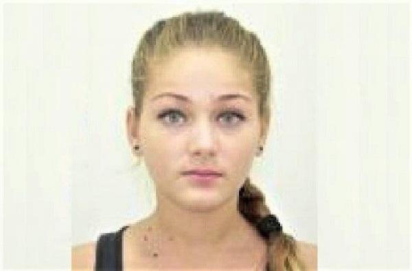 Alertă în Capitală! Claudia Andreea are 17 ani şi a dispărut fără urmă în Ajunul Crăciunului. Familia adolescentei este răvăşită de durere