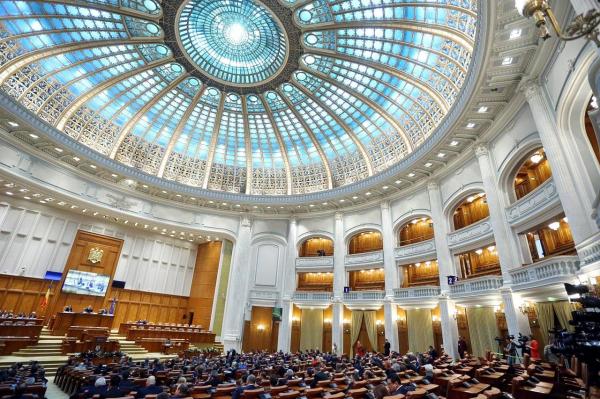 REFERENDUMUL pe Justiţie cerut de preşedintele Klaus Iohannis, discutat în Parlament