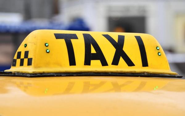 Taximetrist, audiat de Poliţia Capitalei. Bărbatul este bănuit că ar fi tăiat frânele de la maşina fostei sale iubite