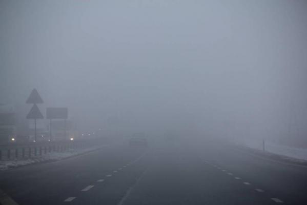 ATENŢIE, şoferi! CEAŢĂ DENSĂ pe A1, A3 şi mai multe drumuri din ţară. Cum se circulă, la această oră, în România