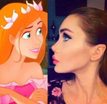 Obsesie împinsă la bisturiu: O tânără fotomodel şi-a transformat nasul şi urechile, pentru a semăna cu o PRINŢESĂ DIN DESENE ANIMATE (VIDEO, GALERIE FOTO)