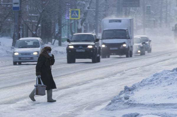 Atenţie, ŞOFERI! Avertizări meteo de CEAŢĂ şi POLEI în mai multe judeţe din ţară, vizibilitate redusă sub 50 metri