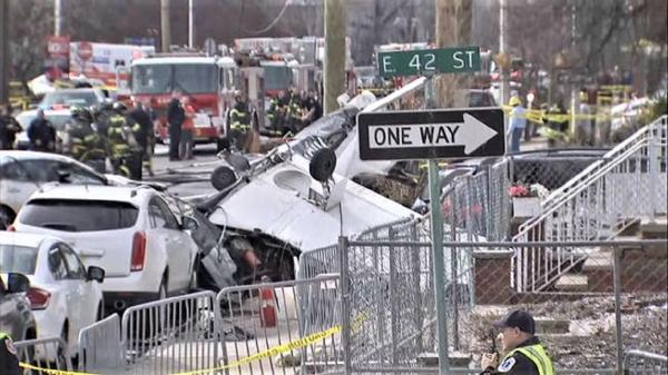 IMAGINI DRAMATICE. Un avion s-a PRĂBUŞIT în faţa unei case, în New Jersey! (VIDEO)