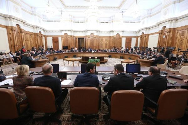 Legea de aprobare a OUG 14 şi cea de respingere a OUG 13, adoptate de Camera Deputaţilor