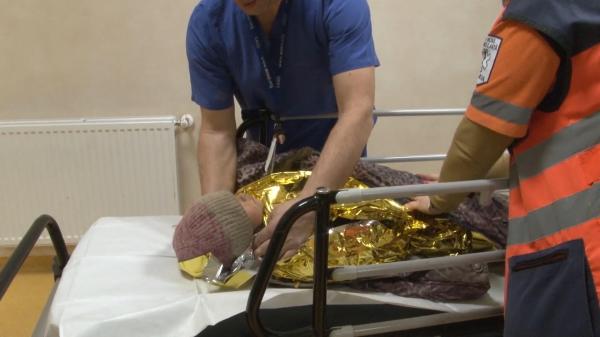 Copil de cinci ani, din Suceava, salvat MIRACULOS de CĂŢELUL său, care i-a ţinut de cald toată noaptea, în câmp