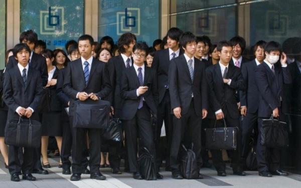 SITUAŢIE INCREDIBILĂ în Japonia: Angajaţii sunt trimişi mai devreme acasă, ca să se relaxeze. Dacă fac asta, sunt promovaţi şi primesc bani în plus la salariu