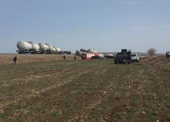 NEWS ALERT! Un tren a deraiat în Turcia. Vagoanele pline de combustibil au sărit de pe şine în urma unei explozii (FOTO)